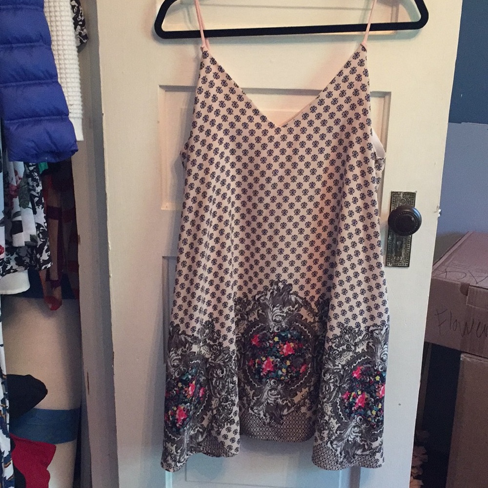 Dear apple. Floral pattern dress. Has pockets
